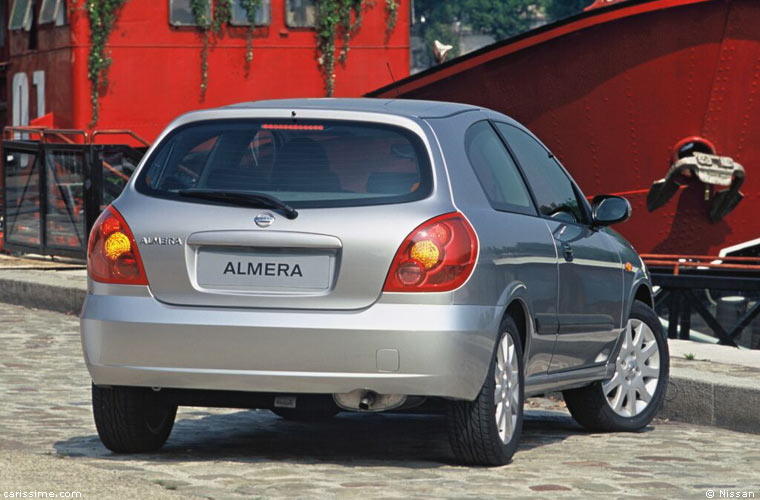Nissan Almera Voiture Compacte 2000 / 2005