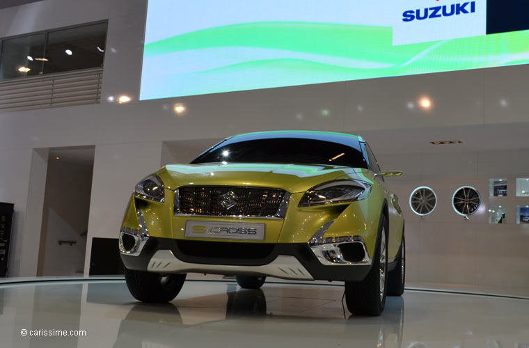 Suzuki S-Cross au Salon Automobile de Paris 2012